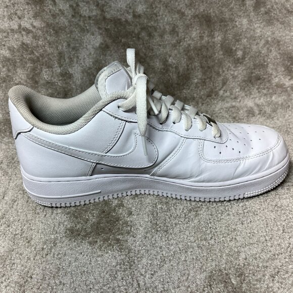 Nike Air Force 1 Low White Sneakers Size‎ 10 Mens Classic Casual Shoes - Picture 9 of 11